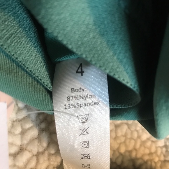 Meslong Women’s Sport Top/Bra , Padded, SMALL size 4, Bean Green - Picture 2 of 5